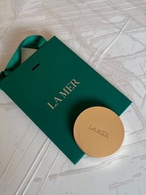 New! La Mer Mirror and gift bag set